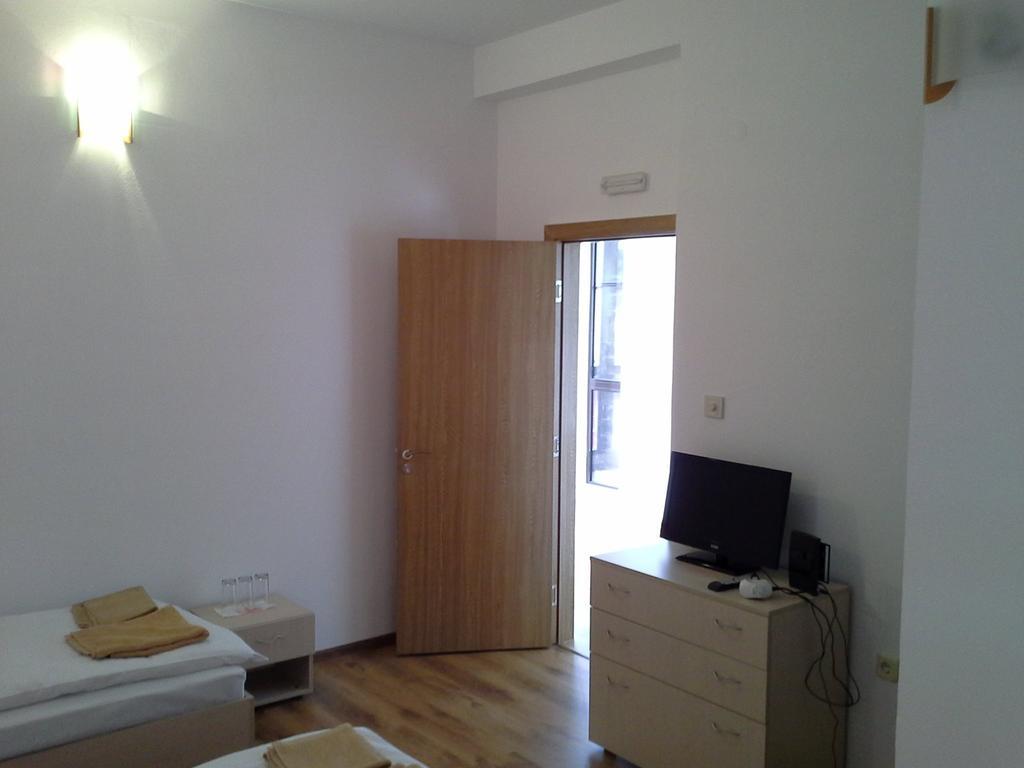 Albergue The White House Karlovo Exterior foto