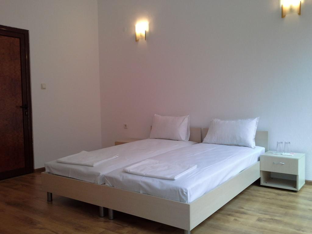 Albergue The White House Karlovo Habitación foto